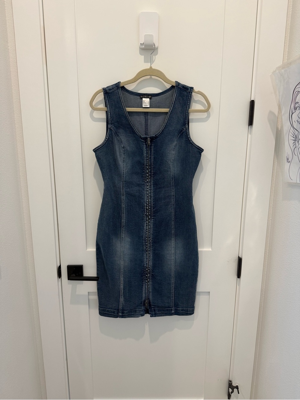 VENUS Denim Scoop-Neck Top in Medium Blue